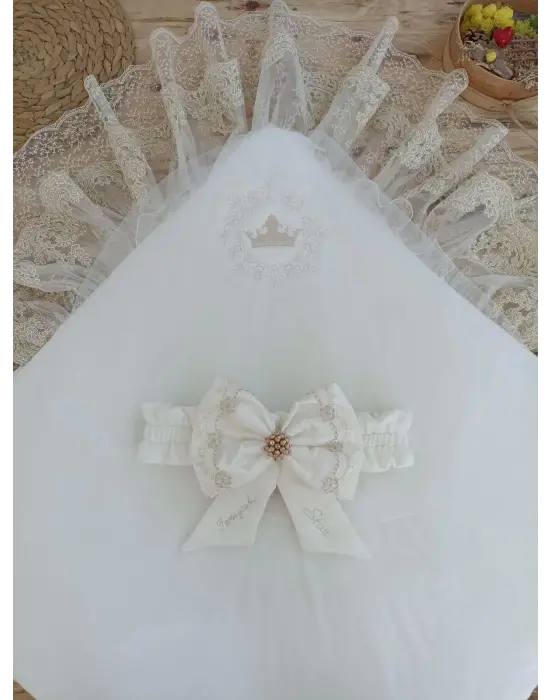 Omarı Şık Nakışlı Fiyonklu Yenidoğan Bebek Battaniyesi