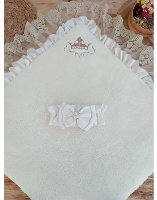 Omarı Yenidoğan Wool Yün Taç Nakışlı Battaniye
