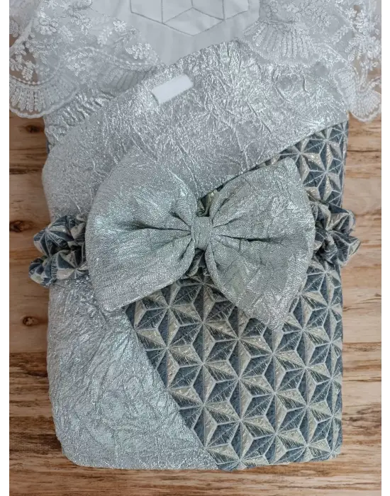 Omarı Yenidoğan Piramit Desenli Güpürlü Bebek Battaniyesi