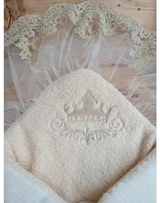 Omarı Yenidoğan Güpürlü Fiyonklu Bebek Battaniyesi Ekru