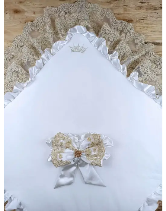 Omarı İnci ve Dantel Detaylı Yumuşak Kundak Bebek Battaniyesi Gold