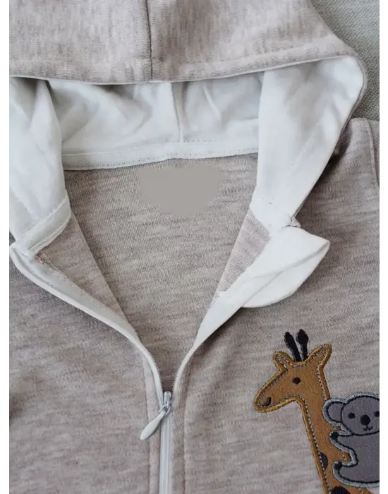 Omarı Bebek Tulumu Zürafa Nakışıyla Renkleniyor