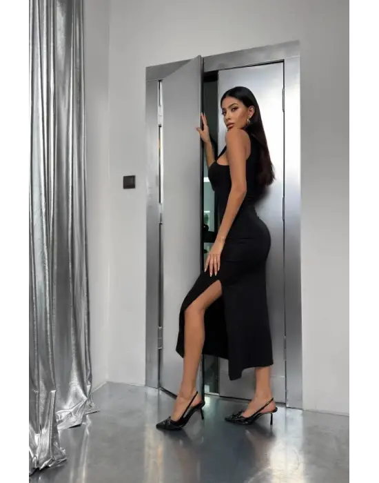 Omarı Rahat ve Şık Yüzücü Yaka Elbise