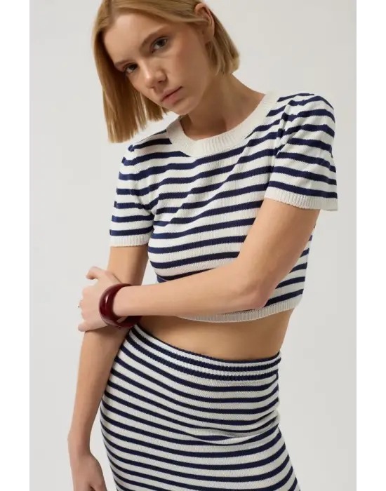 Omarı Şık ve Sportif Crop Üst