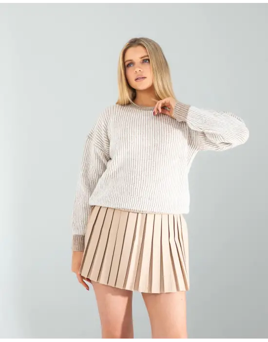 Omarı Beyaz Yakalı Triko Kazak - Şık ve Trend Tasarım