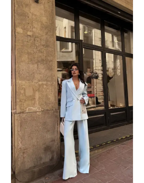 Omarı Detaylarıyla Şıklık: Bebe Mavi Takım