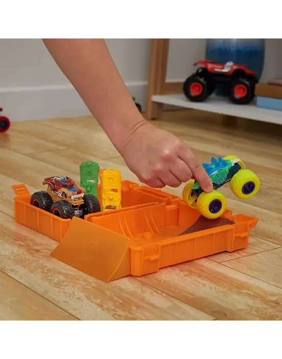 Omarı Monster Trucks Taşınabilir Oyun Seti