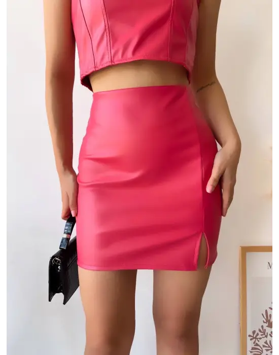 Tek yırtmaçlı arkadan fermuarlı deri etek fuşya s24475