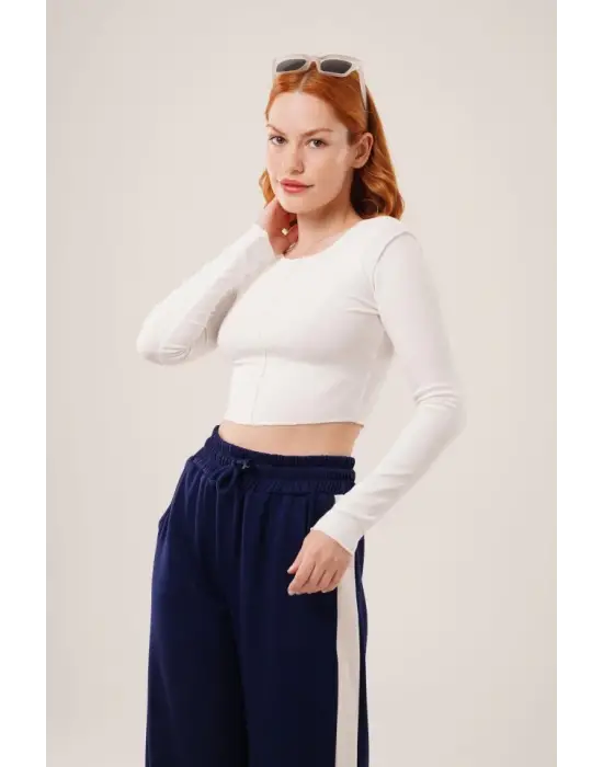 Omarı Etkileyici Ters Dikişli Beyaz Body Bluz