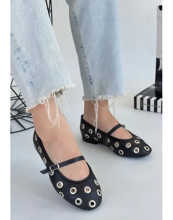 Zarif Siyah Cilt Babet Ayakkabı