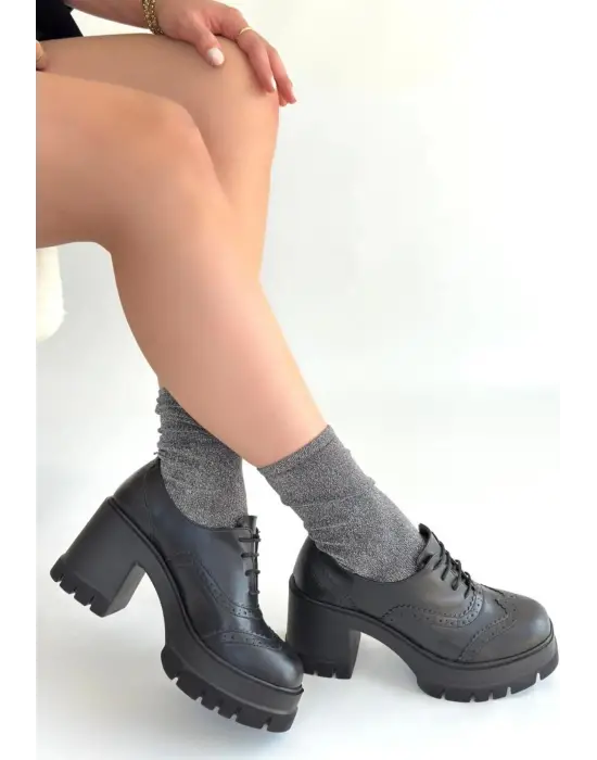 Tiwer Siyah Cilt Dolgu Topuk Ayakkabı