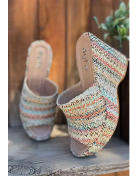 Omarı Kilim Desenli Dolgu Topuk Terlik