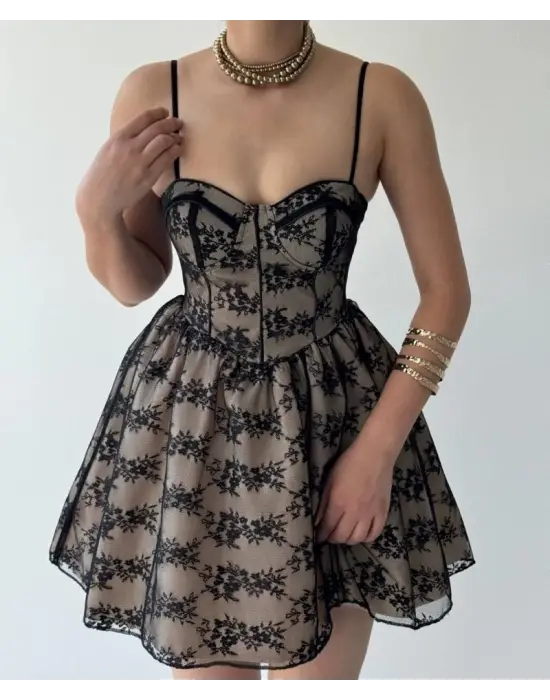 Omarı Şık Askılı Elbise Modeli