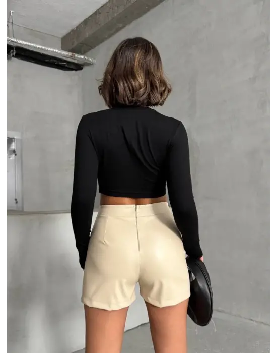 Trend Tokalı Deri Şort