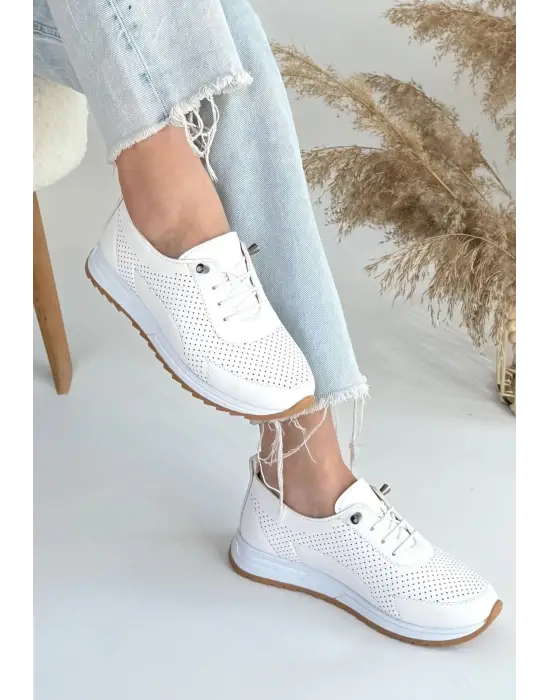 Modern Beyaz Bağcıklı Spor Ayakkabı