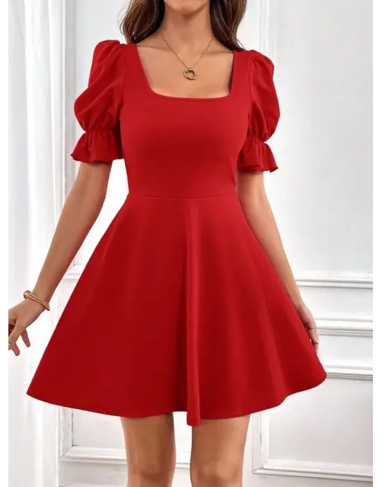 Omarı Şık Kadın Kısa Kollu Kare Yakalı Elbise