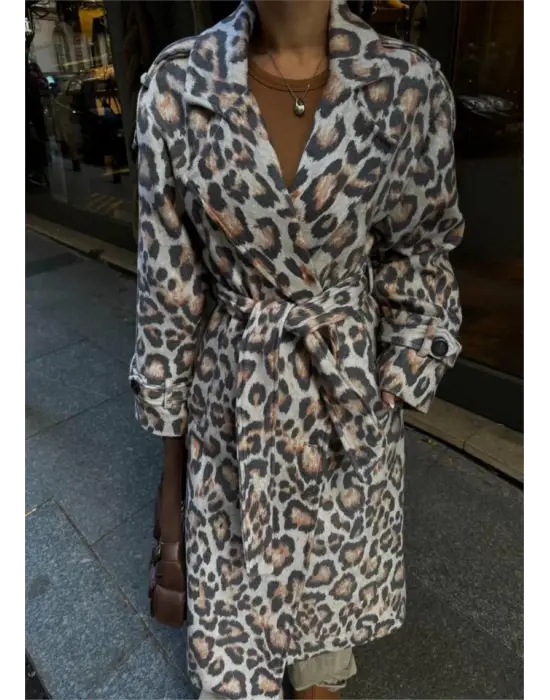 Omarı Şık ve Şehirli Leopar Desenli Kaban