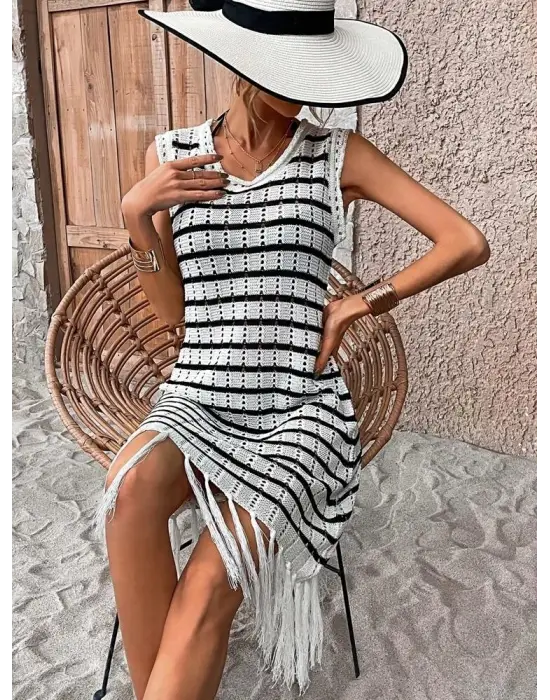 Omarı Şık Püsküllü V Yaka Triko Elbise