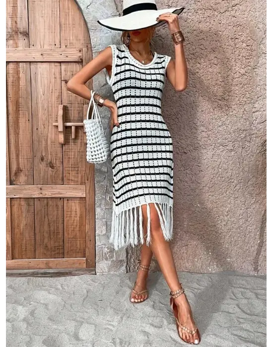 Omarı Şık Püsküllü V Yaka Triko Elbise