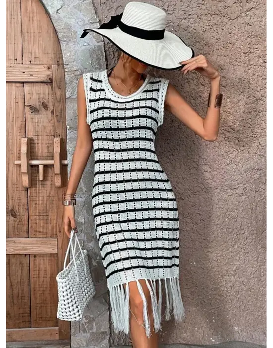 Omarı Şık Püsküllü V Yaka Triko Elbise