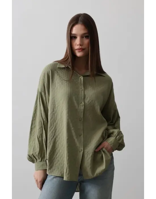 Omarı Şık Çizgili Uzun Kol Gömlek