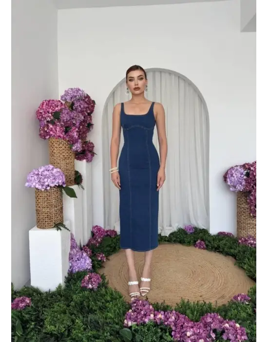 Omarı Rahat ve Şık Kot Elbise