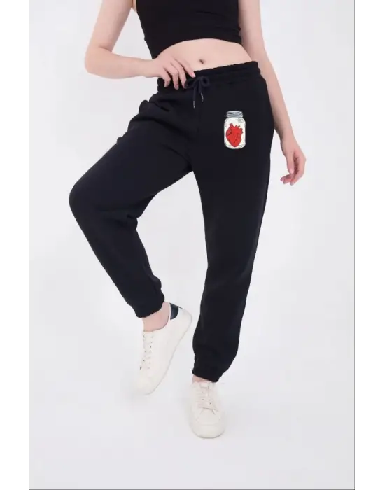 Omarı Rahatlık ve Stil Uyumunda Üç İplik Lastikli Eşofman Pantolon