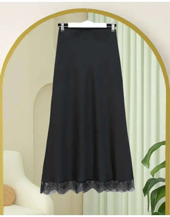 Ucu Dantel Detaylı Saten Etek -Siyah