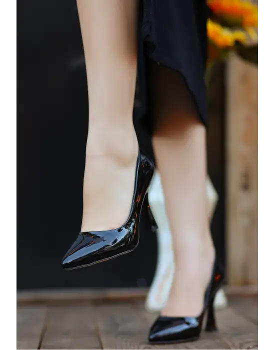 Göz Alıcı Rugan Stiletto Ayakkabı