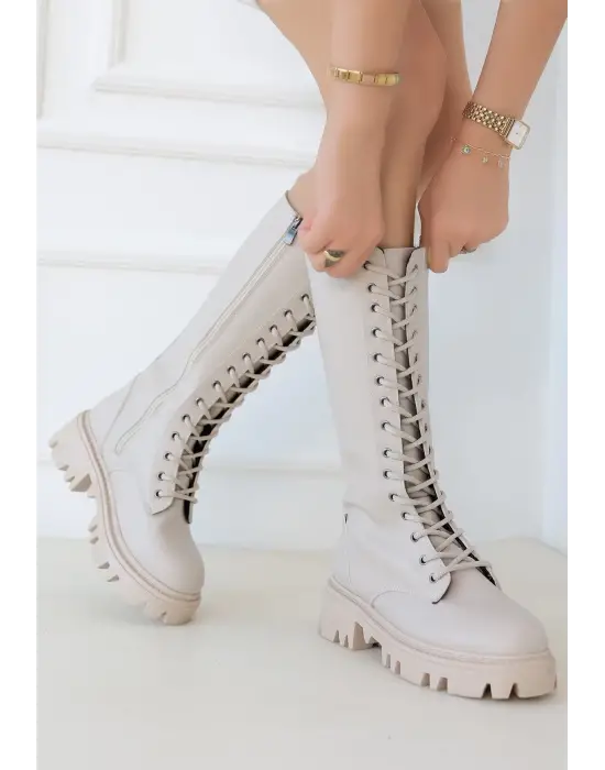 Omarı Göz Alıcı Bej Bağcıklı Çizme