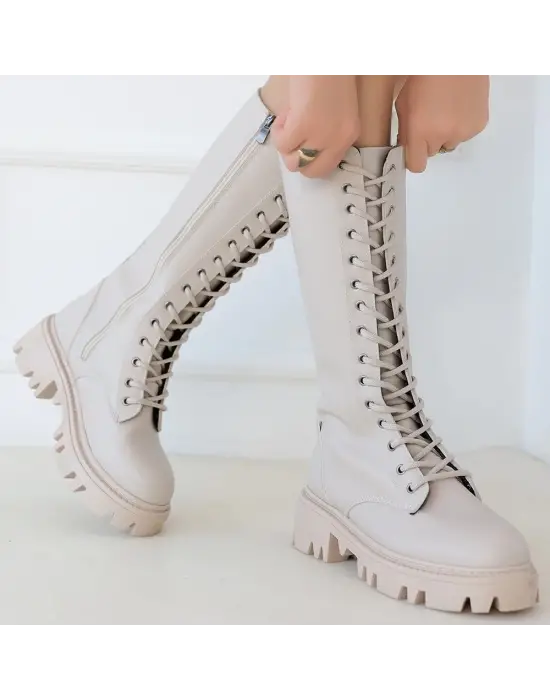 Omarı Göz Alıcı Bej Bağcıklı Çizme