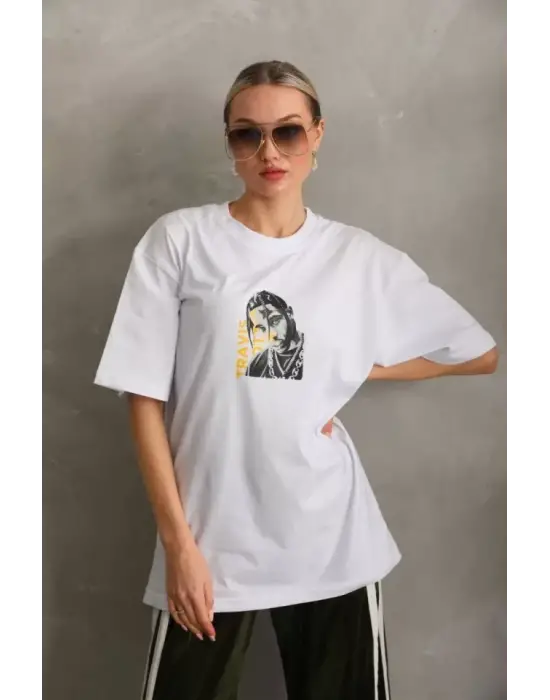 Baskılı Beyaz Oversize Tişört - Şık ve Rahat
