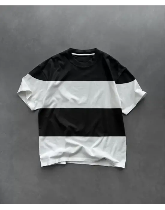 Omarı Şık ve Rahat Parçalı Siyah T-Shirt