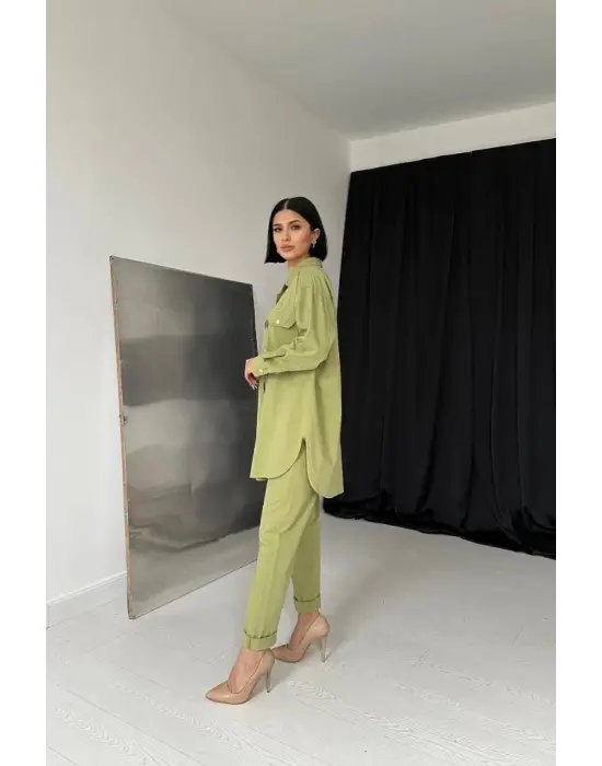 Omarı Şık Yeşil Takım Elbise