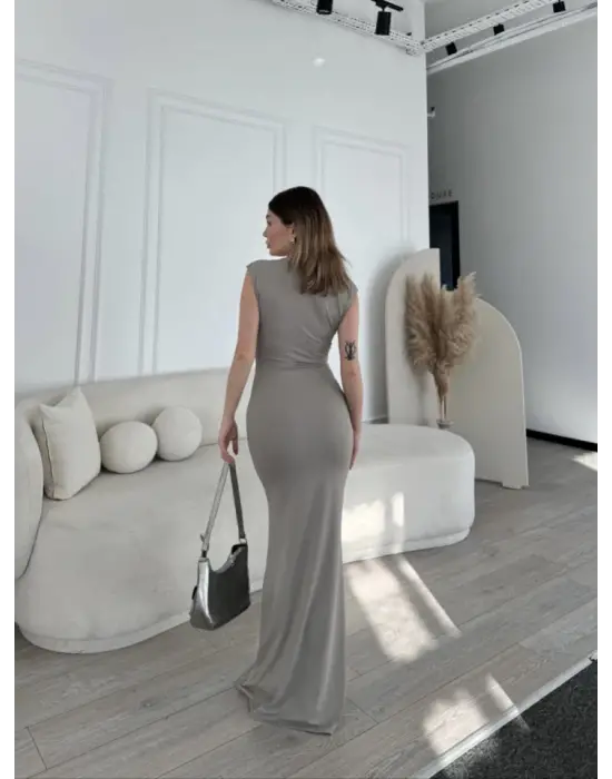 Omarı Şık Gri Likralı Uzun Elbise