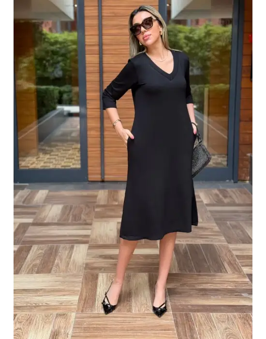 Omarı Şık Yan Yırtmaçlı V Yakalı Elbise