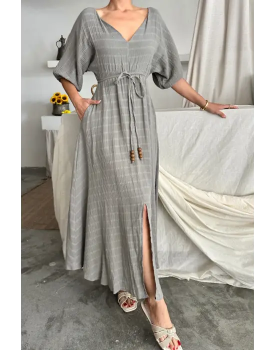 V YAKA BEL BONCUK BAĞLAMALI MÜSLİN ELBİSE YIRTMAÇ DETAYLI - Gri