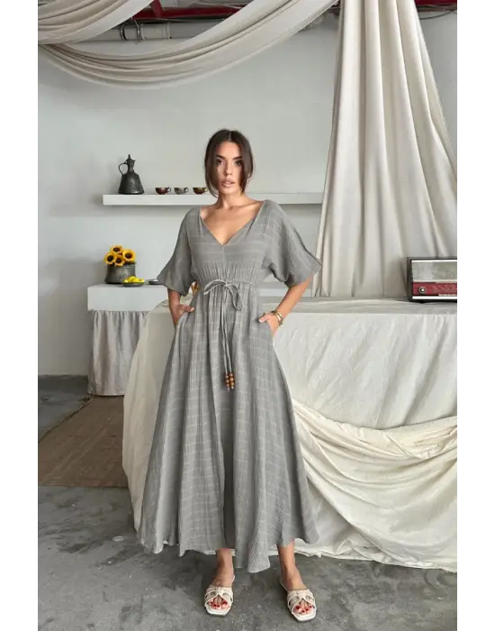 V YAKA BEL BONCUK BAĞLAMALI MÜSLİN ELBİSE YIRTMAÇ DETAYLI - Gri