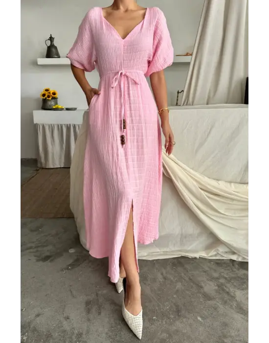 Omarı Pembe Müslin Elbise Yırtmaç Detaylı Yaka Tasarımı