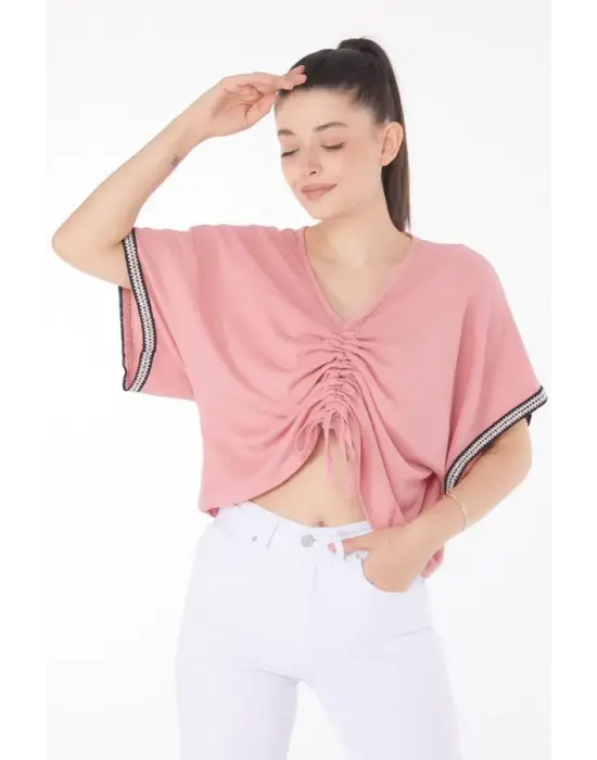 Omarı Feminen detaylı V yaka bluz