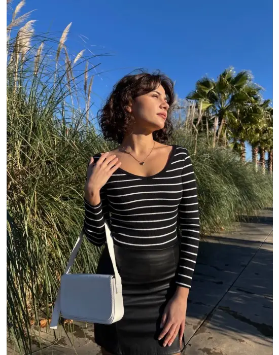 V yaka çizgili bluz siyah A3699