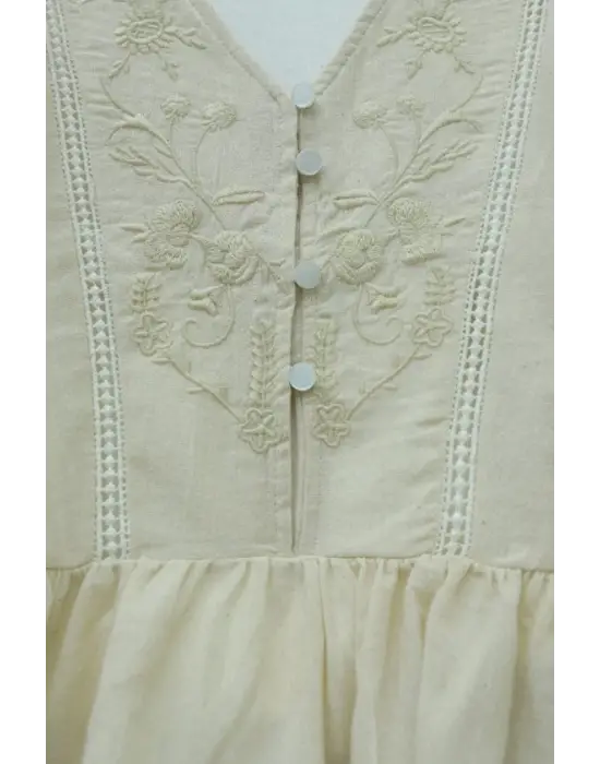 V Yaka Dantel Detaylı Nakışlı Balon Kol Keten Gömlek -Bej