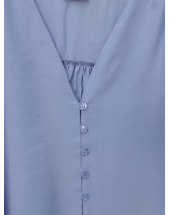 V Yaka Düğmeli Arkası Uzun Gömlek -Bebe Mavi