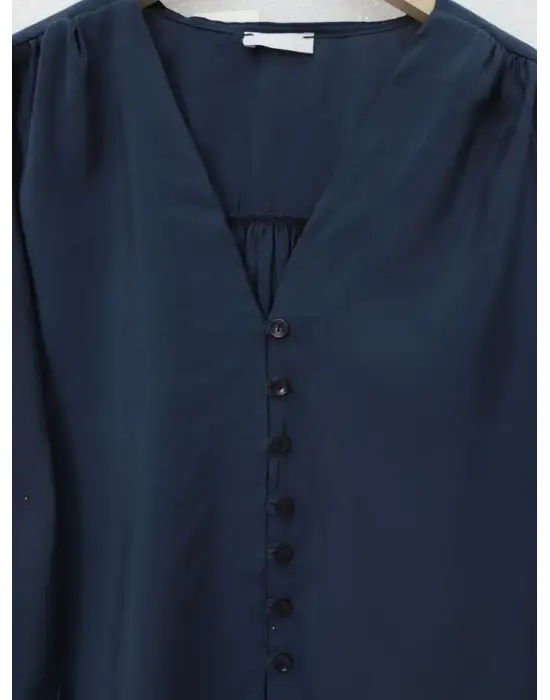 V Yaka Düğmeli Arkası Uzun Gömlek -Laci