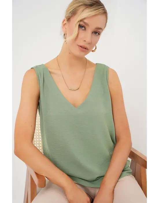 V Yaka Sıfır Kol Bluz 950 - Çağla