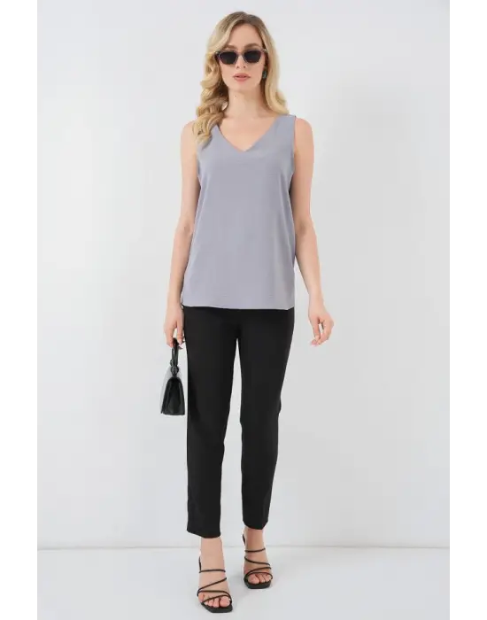 V Yaka Sıfır Kol Bluz 950 - Gri