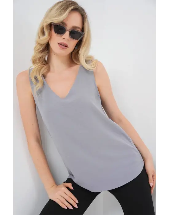 V Yaka Sıfır Kol Bluz 950 - Gri