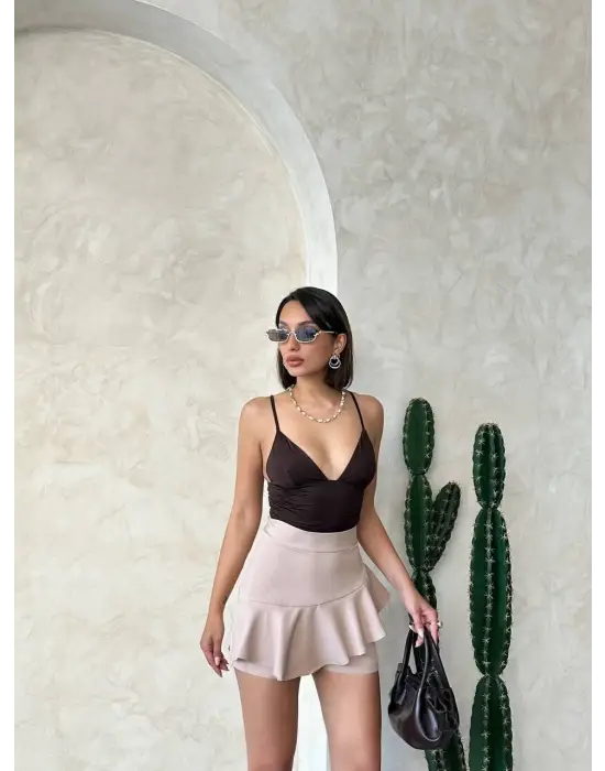 Valonlu fırfırlı şort bej s24683