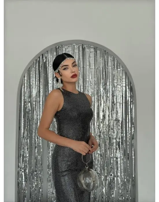 Omarı Şık Payet Detaylı Siyah Elbise