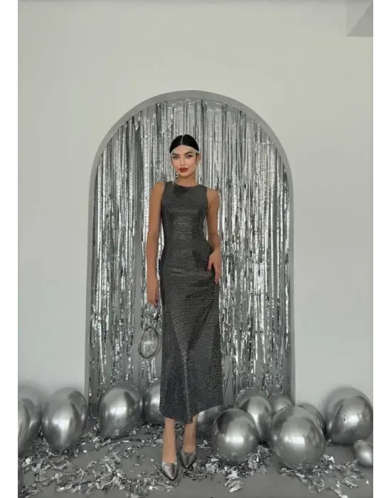 Omarı Şık Payet Detaylı Siyah Elbise